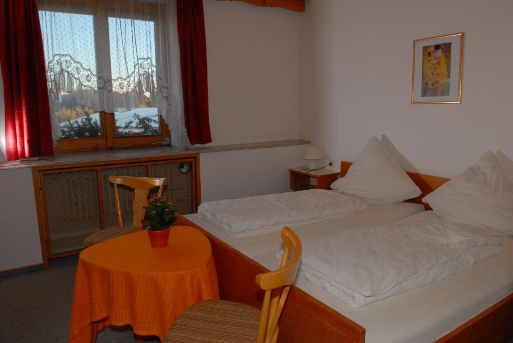 Hotel Gasthof Zum Neubau Kisslegg Bilik gambar