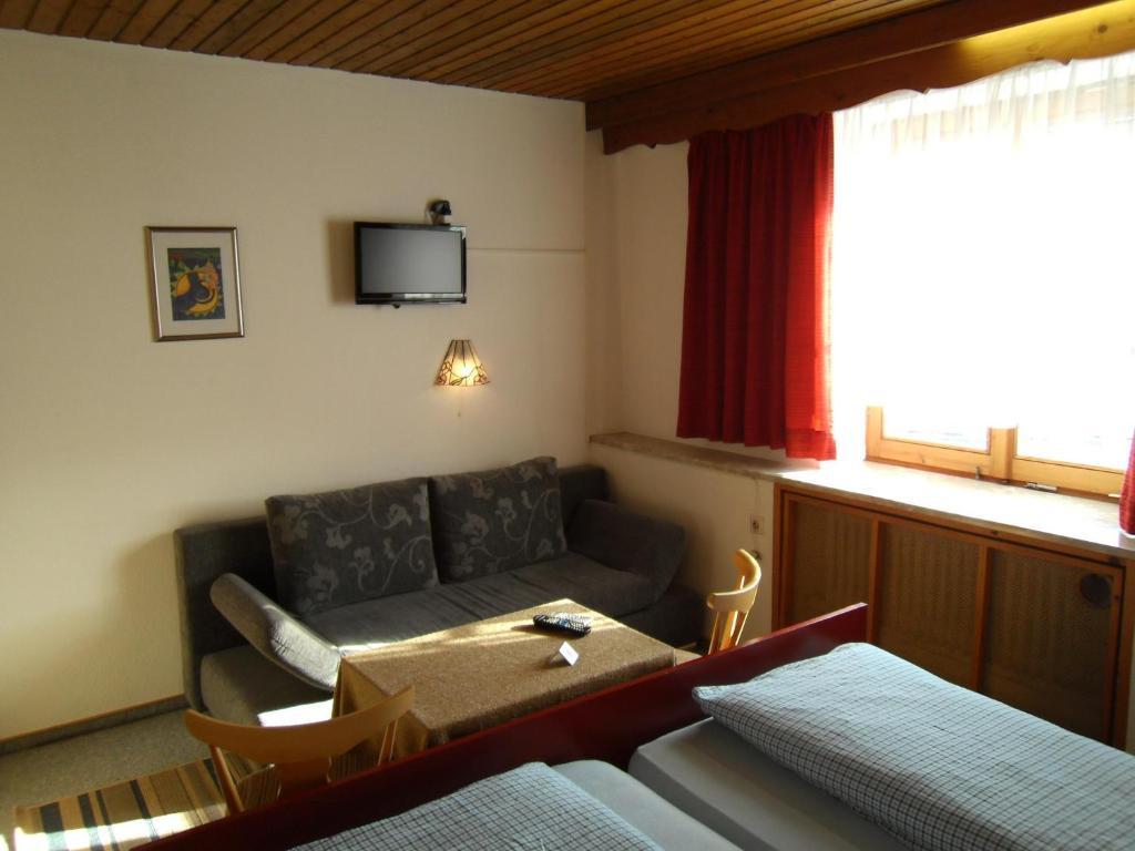 Hotel Gasthof Zum Neubau Kisslegg Bilik gambar
