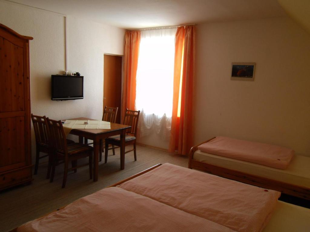 Hotel Gasthof Zum Neubau Kisslegg Bilik gambar