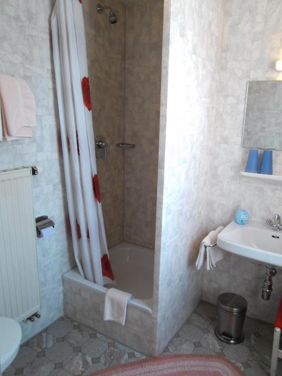 Hotel Gasthof Zum Neubau Kisslegg Bilik gambar