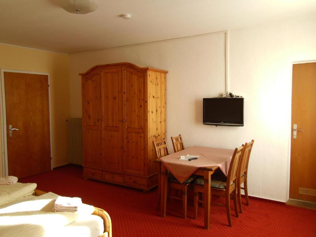 Hotel Gasthof Zum Neubau Kisslegg Bilik gambar
