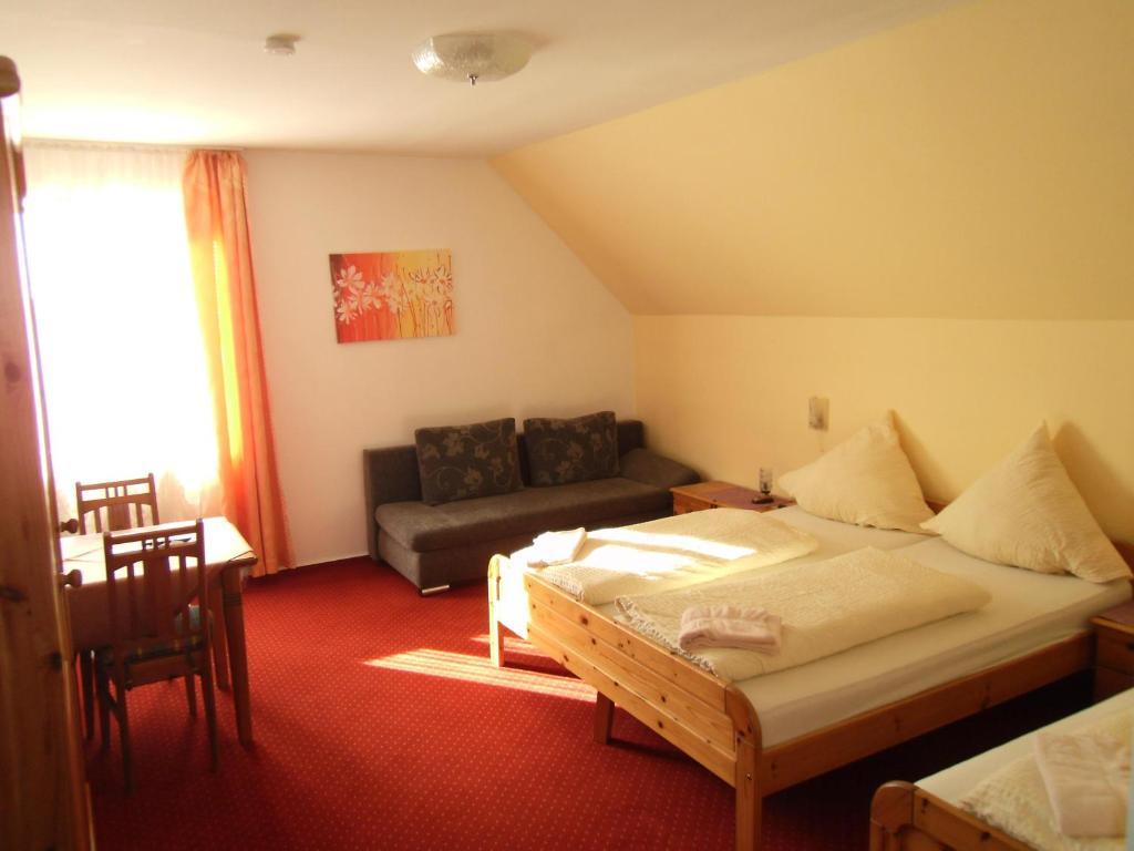 Hotel Gasthof Zum Neubau Kisslegg Bilik gambar